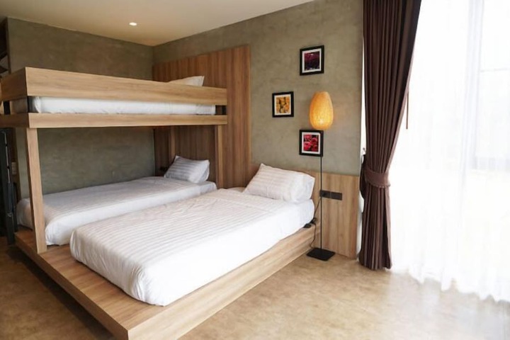 Room 9 of 35