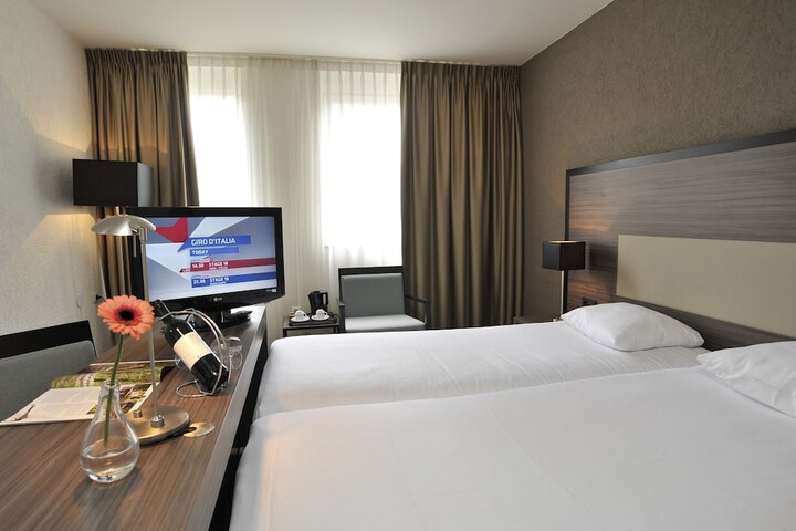 Room 4 of 23