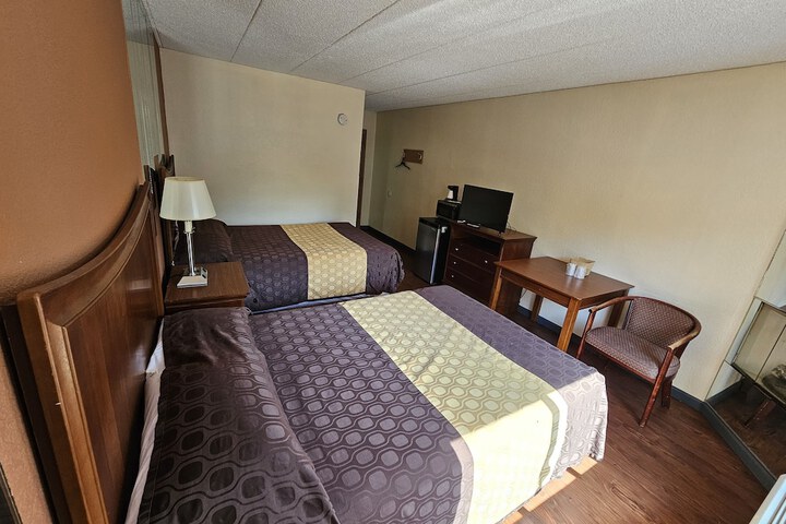 2 Double Beds (7 of 8)