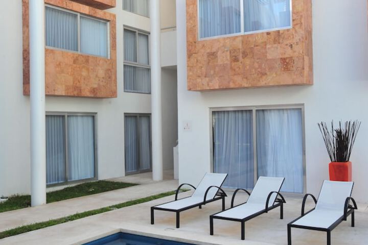 Hotel Pool