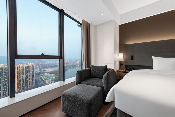 Room 7 of 82