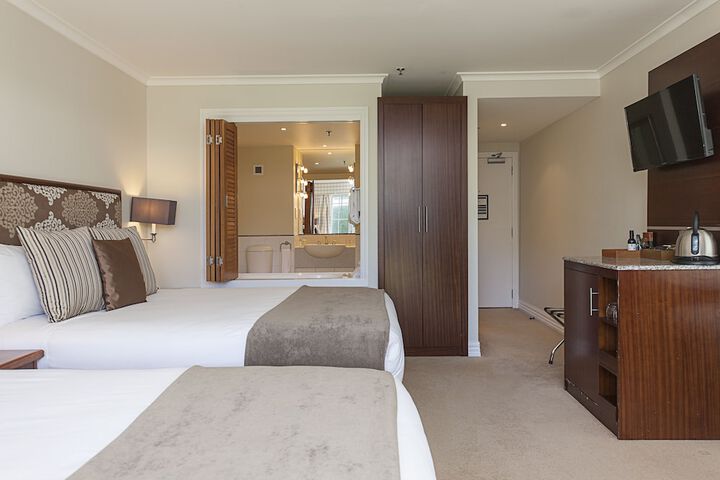 Room 16 of 74
