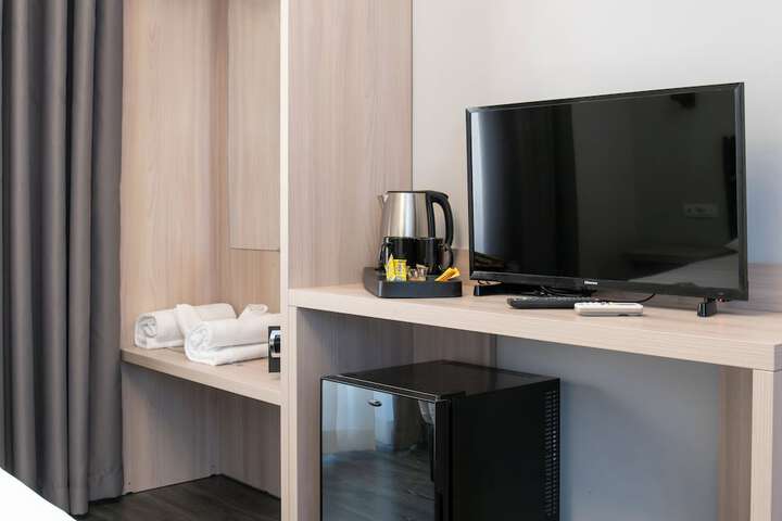 Room 33 of 50