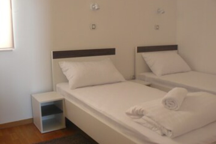 Room 52 of 63