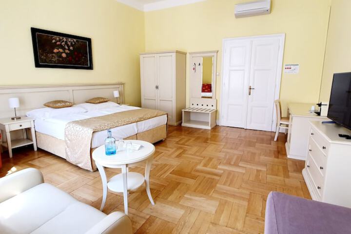 Room 21 of 81