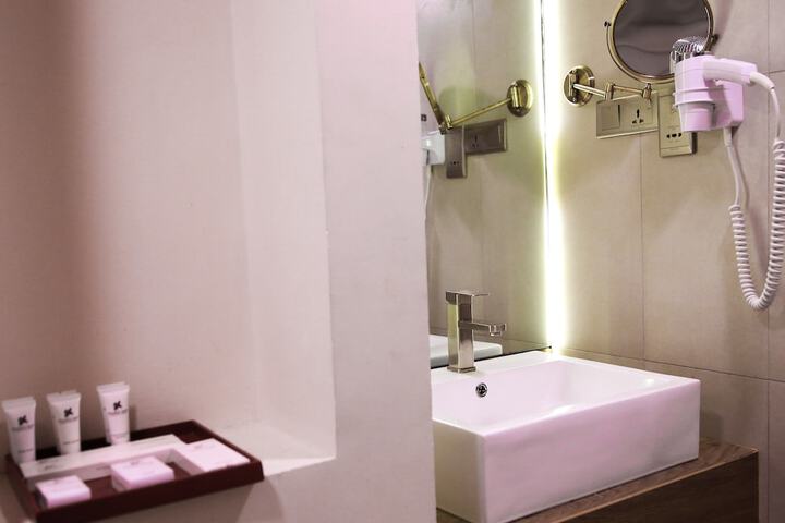 Room 67 of 162