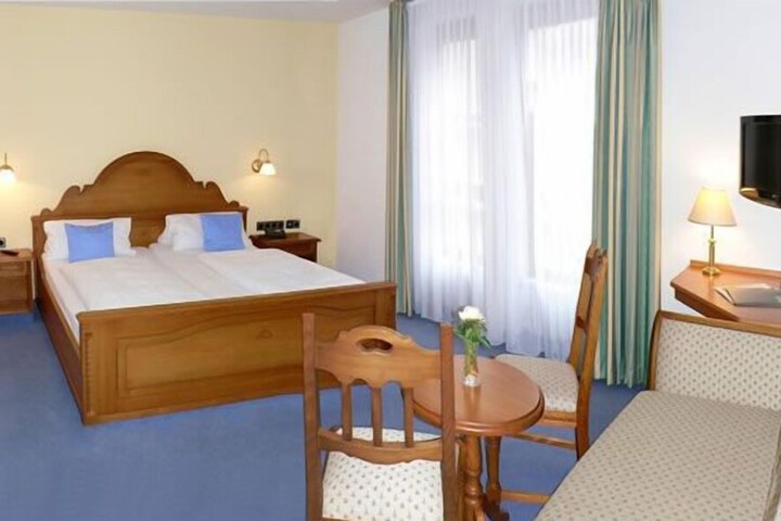 Room 2 of 26