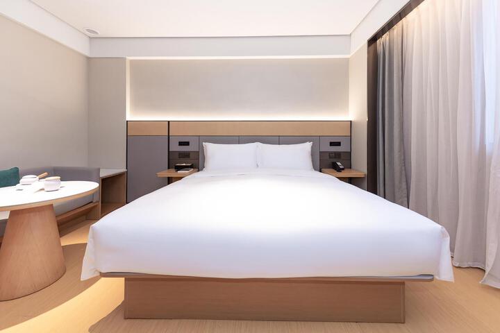 Room 5 of 9