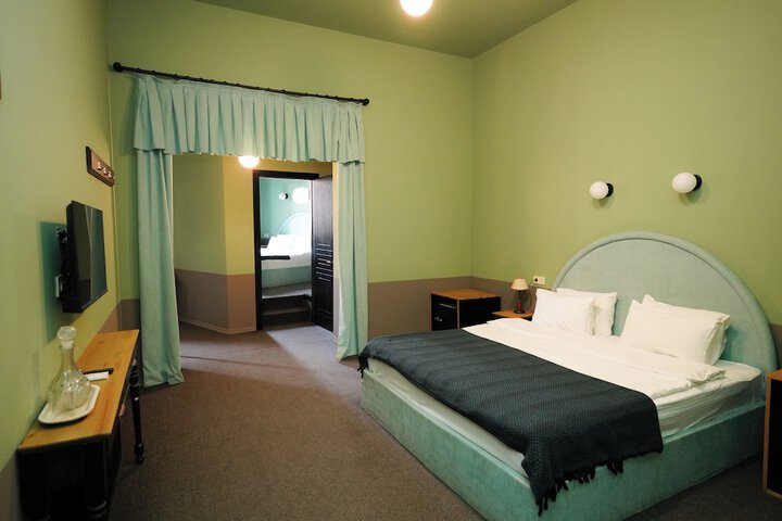 Room 37 of 73