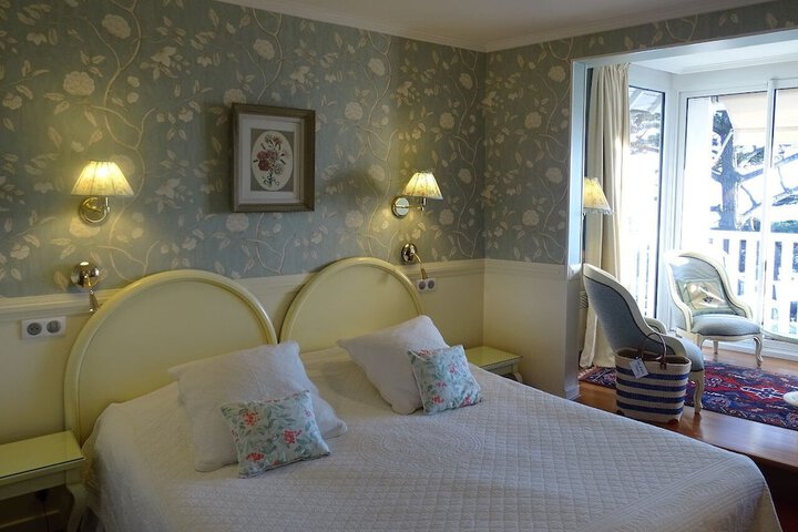 Room 12 of 38