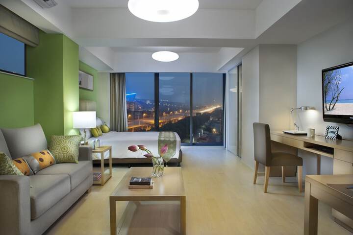 Room 15 of 42