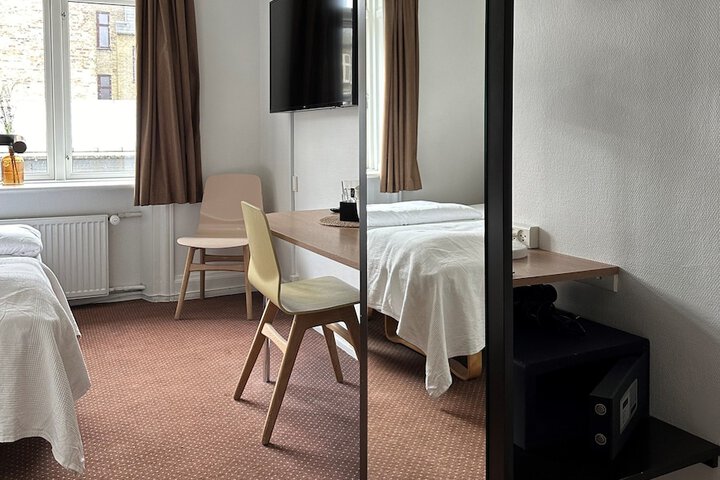 Room 42 of 87