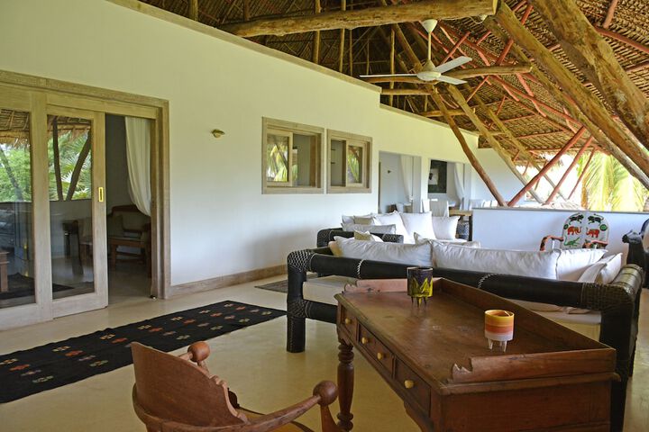 Lounge 39 of 65