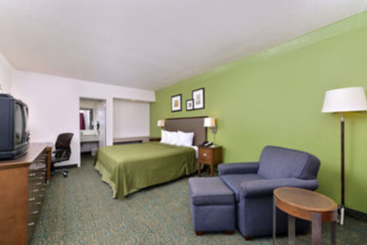 Room 10 of 24