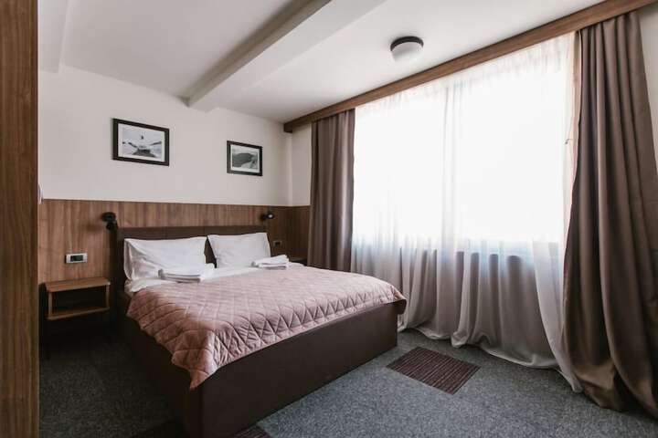 Room 32 of 62