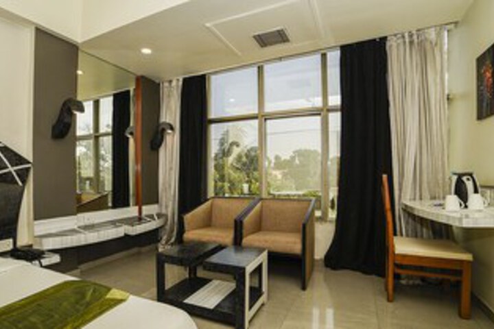 Room 26 of 38