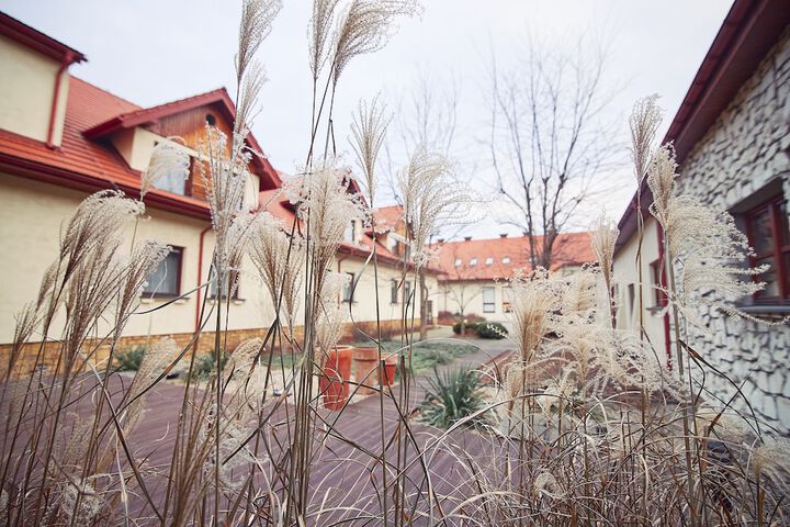 Hotel Exterior 2 of 40