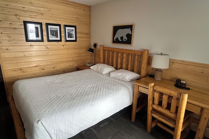 Room 6 of 18