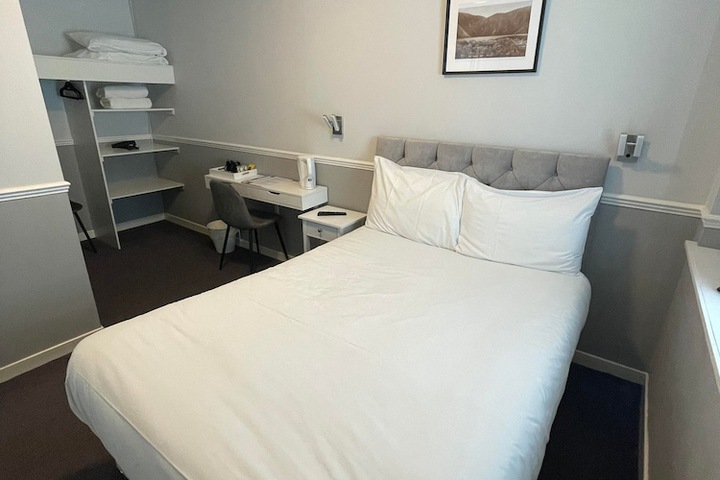 Room 5 of 95