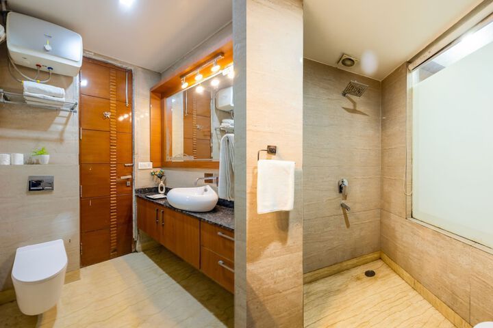 Room 35 of 76
