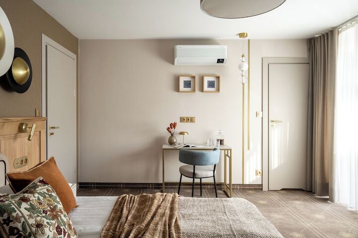 Room 44 of 73