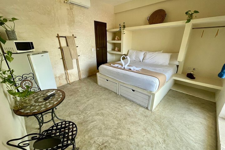 Room 4 of 97