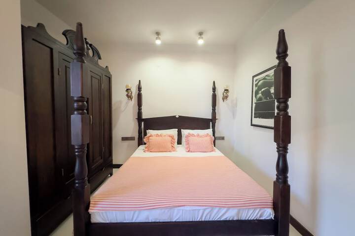 Room 3 of 8