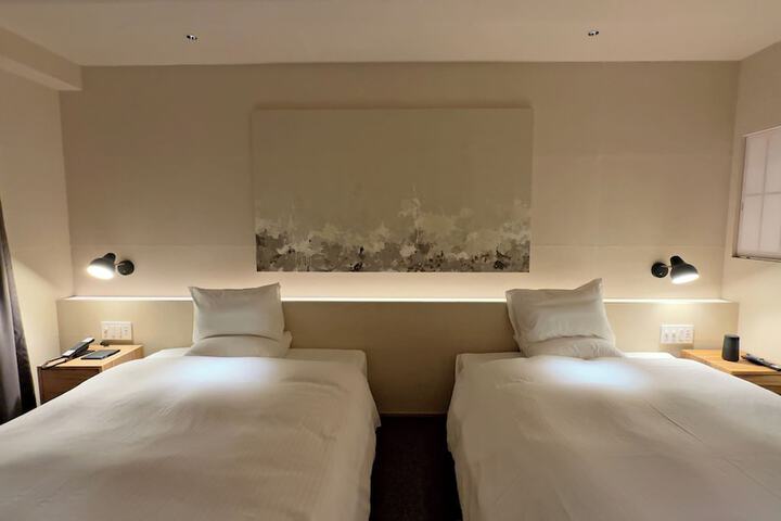 Room 42 of 98
