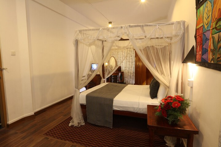 Room 22 of 48