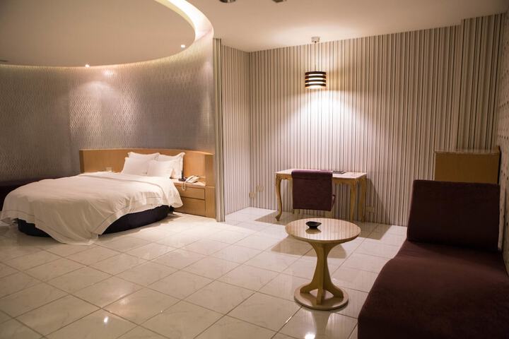Room 13 of 79