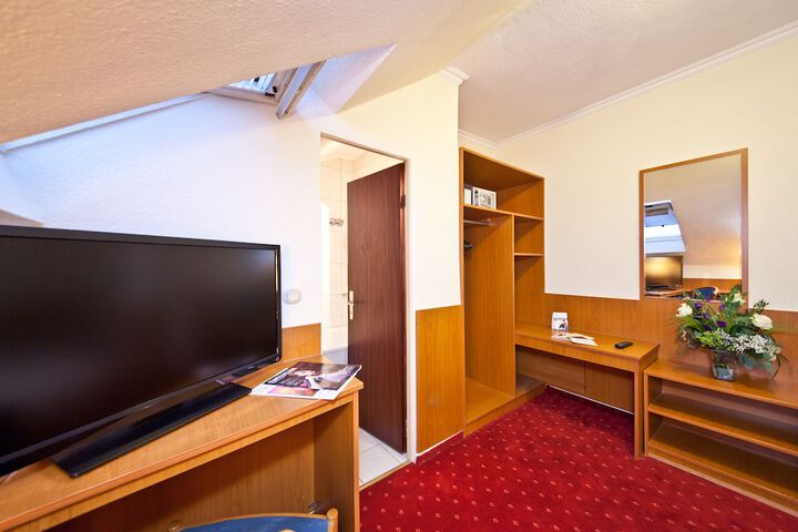 Room 8 of 39