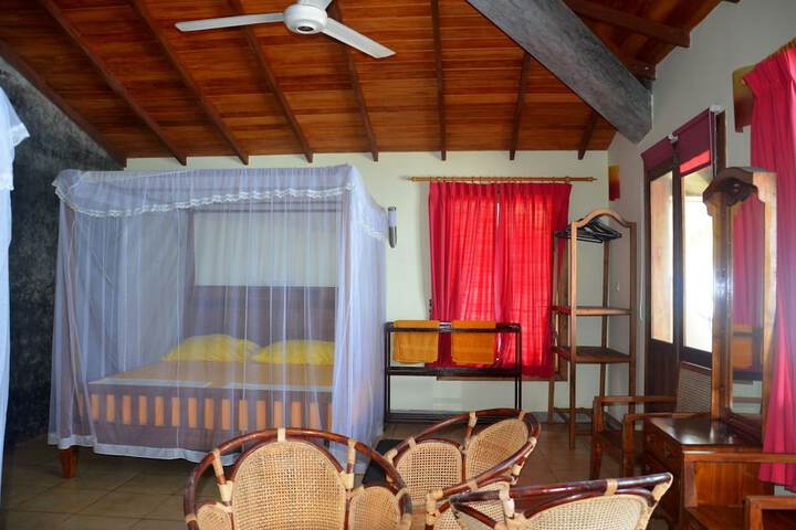 Room 3 of 76