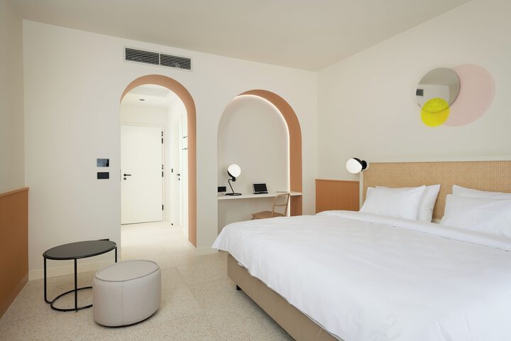 Room 13 of 34