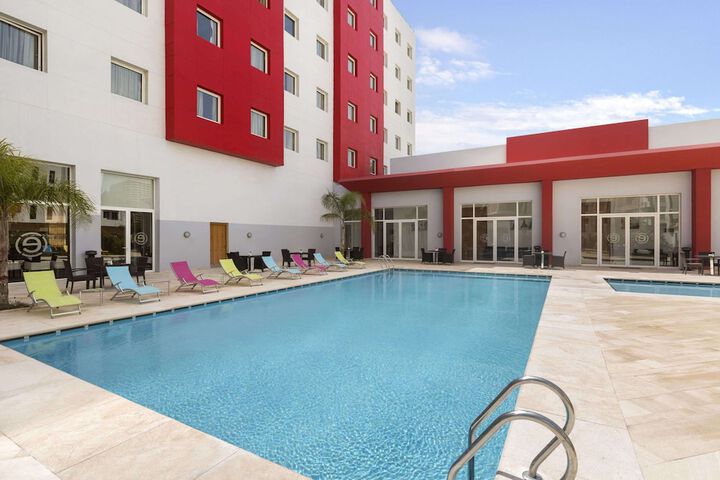 Hotel Pool