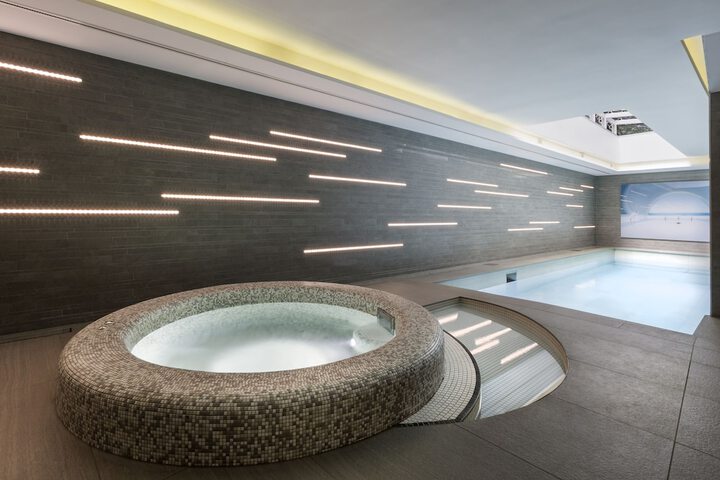 Hotel with Pool