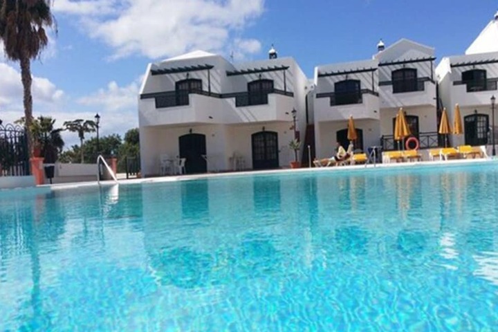 Hotel Pool