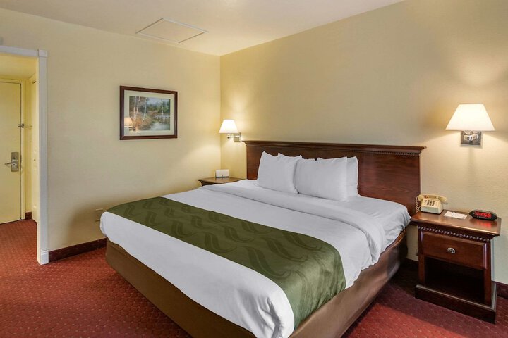 Standard King Bed Accessible (1 of 9)
