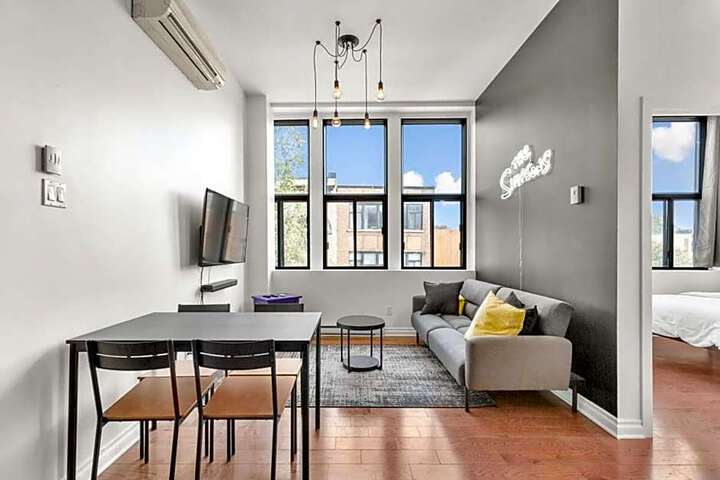 M11 The Simpsons Suite 3BR in The Heart of MTL