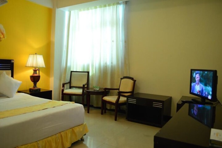 Room 10 of 12