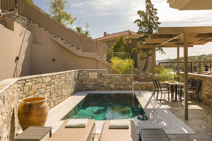 Pool 108 of 197