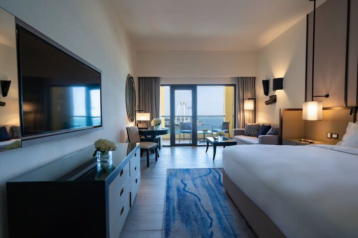 Room 18 of 211