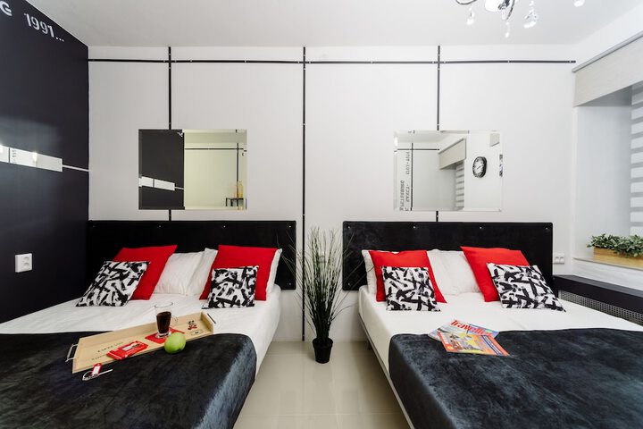 Room 13 of 18