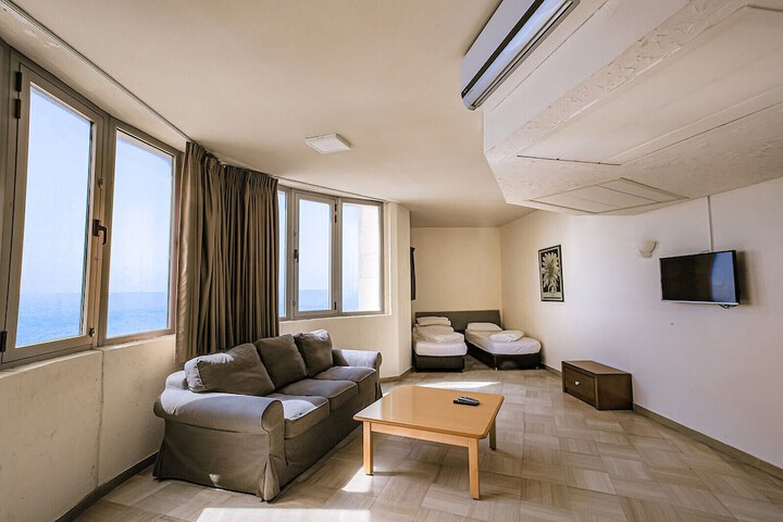 Room 54 of 104