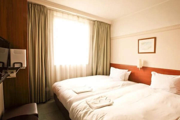 Room 13 of 35