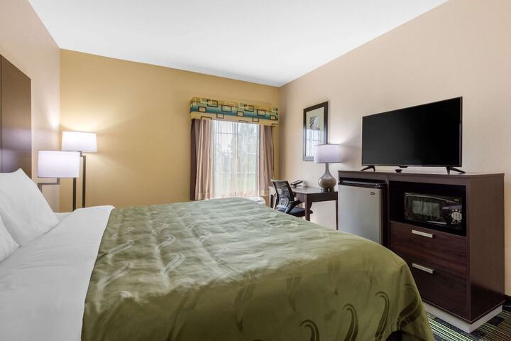 1 King Bed (13 of 15)