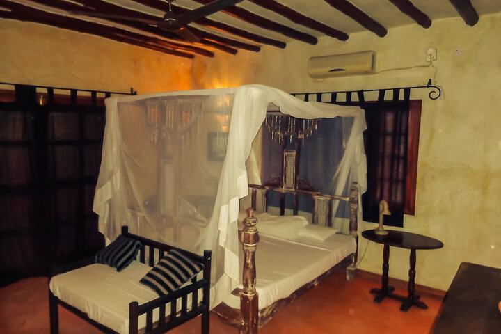 Room 4 of 11