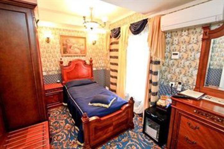 Room 35 of 67