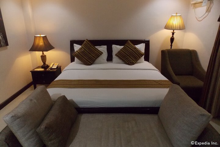 Room 9 of 42