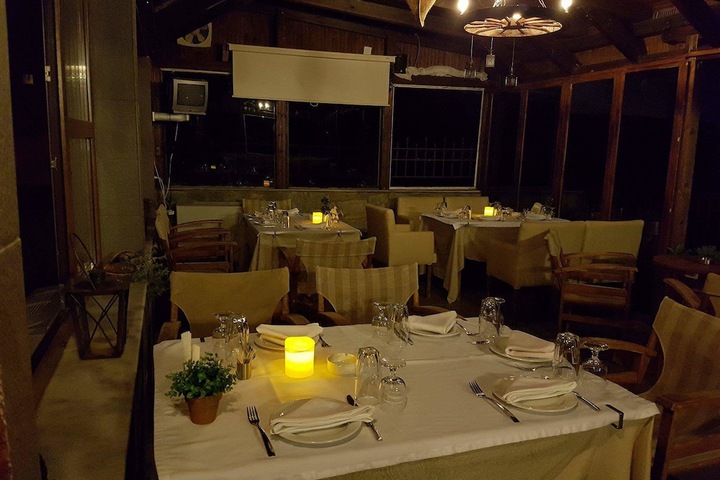 Dining 9 of 19
