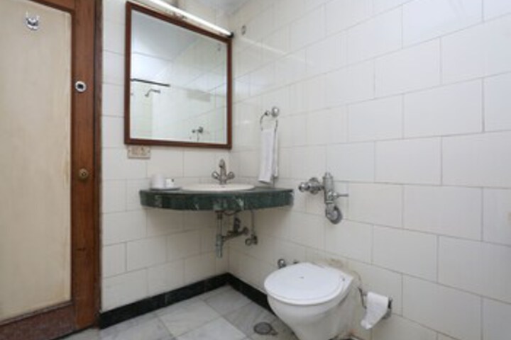 Room 6 of 39